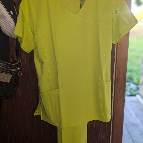 Scrub set - Picture 3 of 3